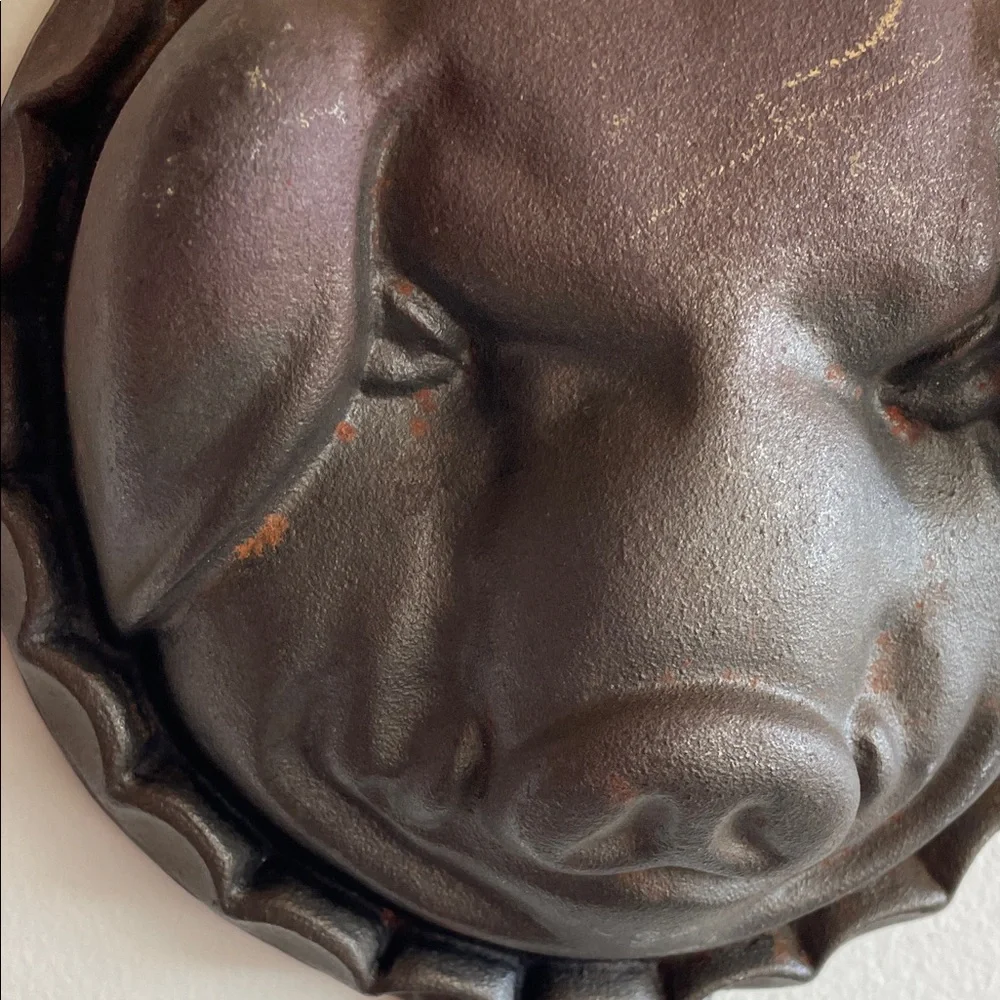VINTAGE Rustic Cast Iron Pig Head Mold Baking Pan